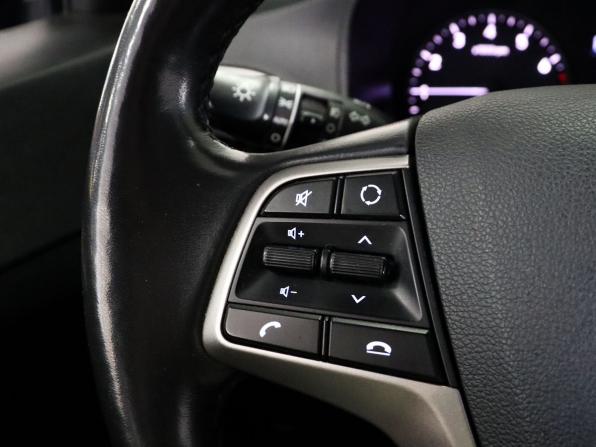 Hyundai Solaris II с пробегом 2019 года, цена 1 349 000 рублей, 111364 км, седан, Автокод Объявления