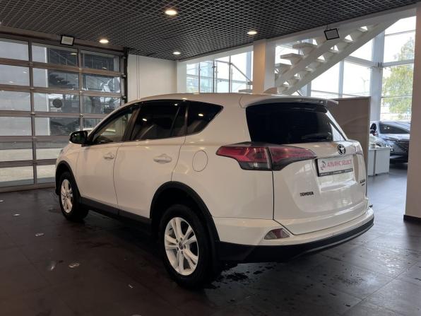 Toyota RAV4 IV (XA40) Рестайлинг с пробегом 2016 года, цена 1 899 000 рублей, 380274 км, внедорожник, Автокод Объявления