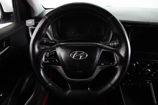 Hyundai Solaris II с пробегом 2017 года, цена 749 000 рублей, 588000 км, седан, Автокод Объявления