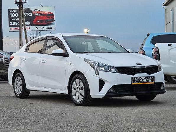 Kia Rio IV Рестайлинг с пробегом 2021 года, цена 1 369 000 рублей, 90000 км, седан, Автокод Объявления