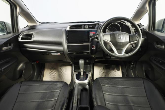 Honda Fit III Рестайлинг с пробегом 2017 года, цена 1 219 000 рублей, 114000 км, хэтчбек, Автокод Объявления