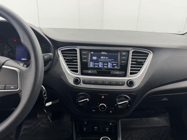 Hyundai Solaris II Рестайлинг с пробегом 2021 года, цена 1 775 000 рублей, 40653 км, седан, Автокод Объявления