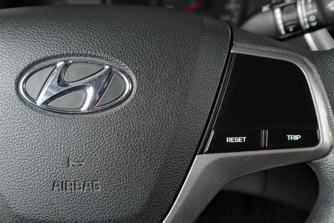 Hyundai Solaris II с пробегом 2019 года, цена 1 379 000 рублей, 121044 км, седан, Автокод Объявления
