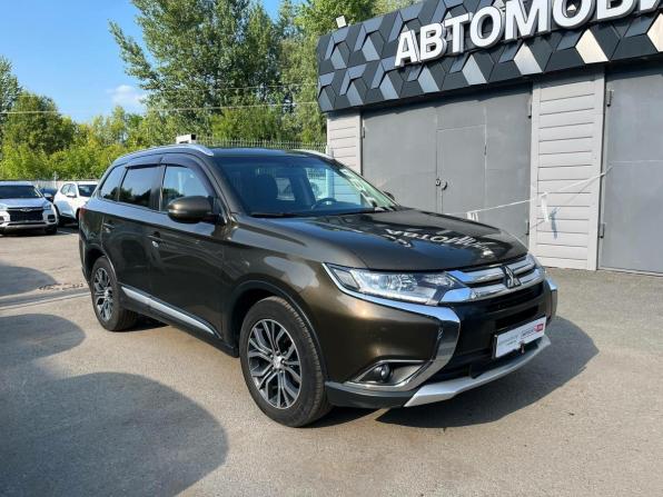 Mitsubishi Outlander III Рестайлинг 2 с пробегом 2015 года, цена 1 721 000 рублей, 219060 км, внедорожник, Автокод Объявления
