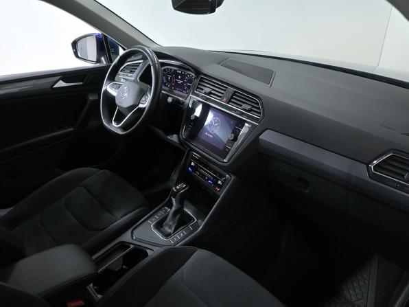 Volkswagen Tiguan II Рестайлинг с пробегом 2021 года, цена 2 720 000 рублей, 69800 км, внедорожник, Автокод Объявления