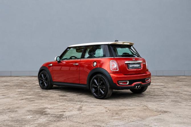 Mini Hatch II (R56) Рестайлинг с пробегом 2013 года, цена 1 369 000 рублей, 123804 км, хэтчбек, Автокод Объявления