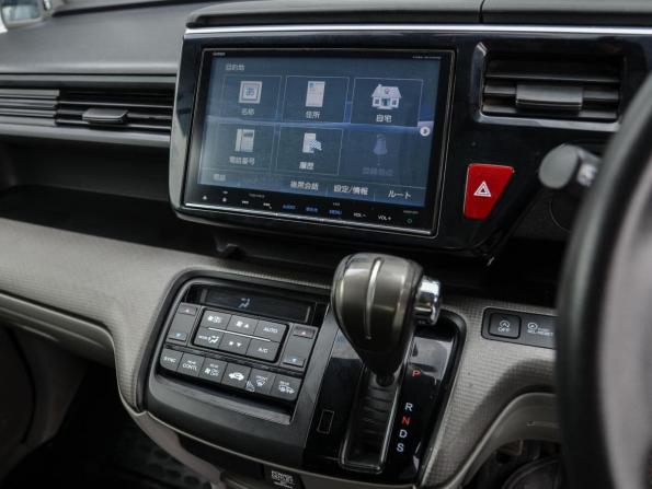 Honda Stepwgn V с пробегом 2016 года, цена 1 812 000 рублей, 212369 км, минивэн, Автокод Объявления