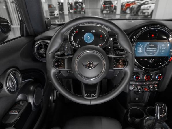 Mini Hatch III (F55/F56) Рестайлинг 2 с пробегом 2022 года, цена 3 860 000 рублей, 17160 км, хэтчбек, Автокод Объявления