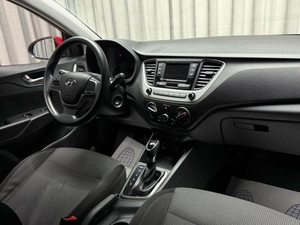 Hyundai Solaris II с пробегом 2017 года, цена 1 299 000 рублей, 124796 км, седан, Автокод Объявления