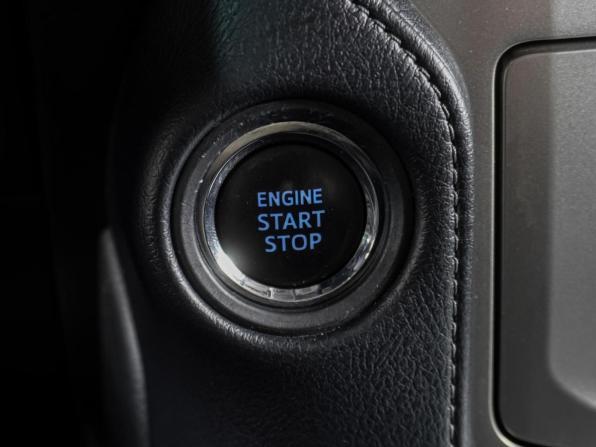 Toyota Land Cruiser Prado 150 Series Рестайлинг 2 с пробегом 2019 года, цена 4 399 000 рублей, 229601 км, внедорожник, Автокод Объявления