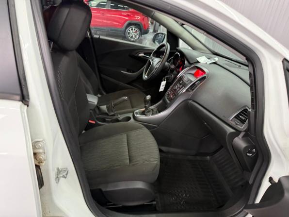 Opel Astra J Рестайлинг с пробегом 2013 года, цена 797 000 рублей, 179034 км, хэтчбек, Автокод Объявления