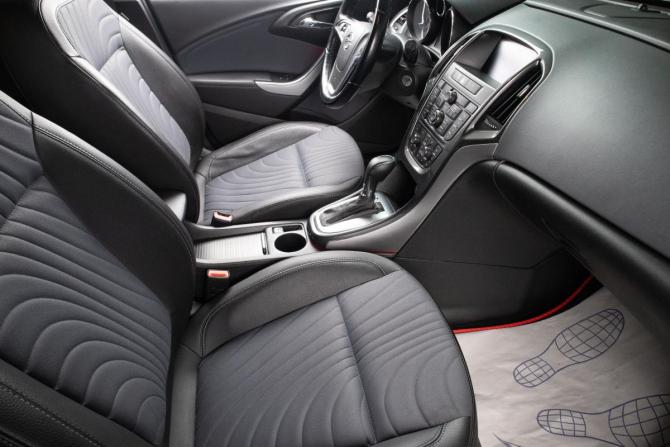 Opel Astra J Рестайлинг с пробегом 2014 года, цена 1 089 000 рублей, 170000 км, хэтчбек, Автокод Объявления