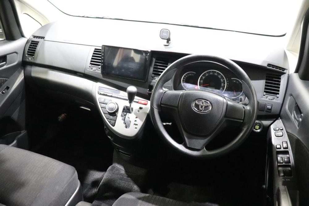 Toyota ISis I Рестайлинг Иркутск  - изображение 15