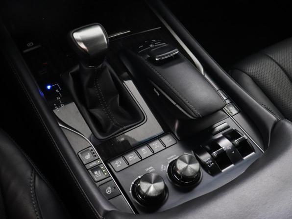 Lexus LX III Рестайлинг 2 с пробегом 2018 года, цена 8 990 000 рублей, 105562 км, внедорожник, Автокод Объявления