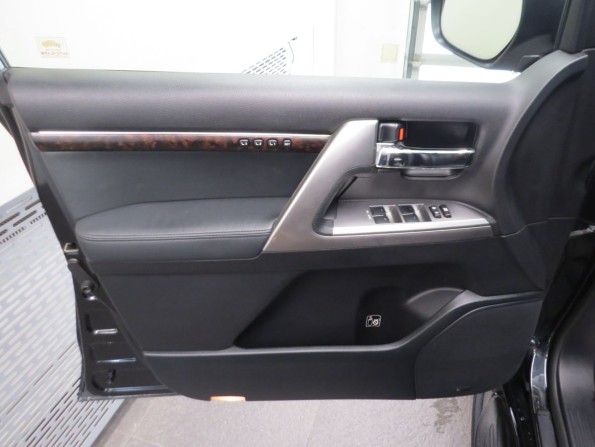 Toyota Land Cruiser 200 Series Рестайлинг 1 с пробегом 2015 года, цена 4 600 000 рублей, 142516 км, внедорожник, Автокод Объявления