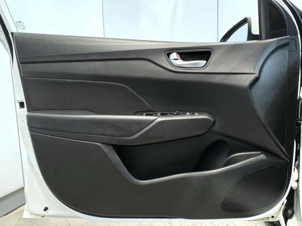 Hyundai Solaris II с пробегом 2017 года, цена 1 345 000 рублей, 163250 км, седан, Автокод Объявления