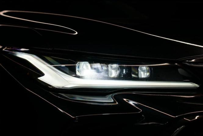 Toyota Avalon V с пробегом 2022 года, цена 4 100 000 рублей, 68000 км, седан, Автокод Объявления