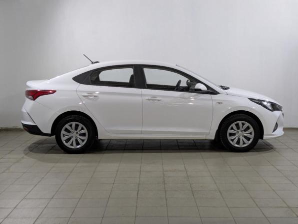 Hyundai Solaris II Рестайлинг с пробегом 2022 года, цена 1 720 000 рублей, 63919 км, седан, Автокод Объявления