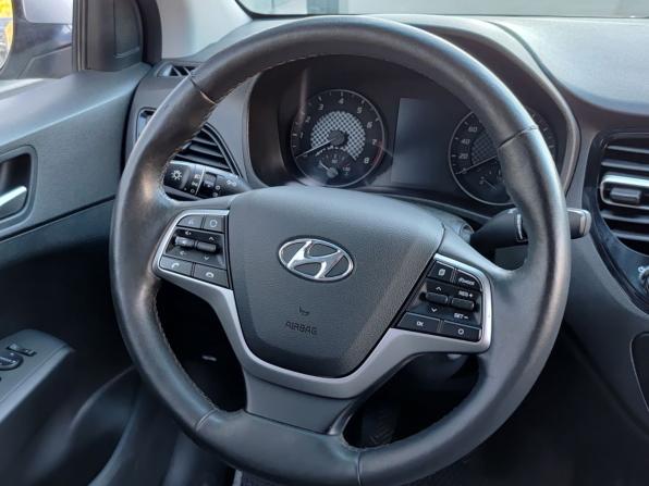 Hyundai Solaris II с пробегом 2020 года, цена 1 330 000 рублей, 118000 км, седан, Автокод Объявления
