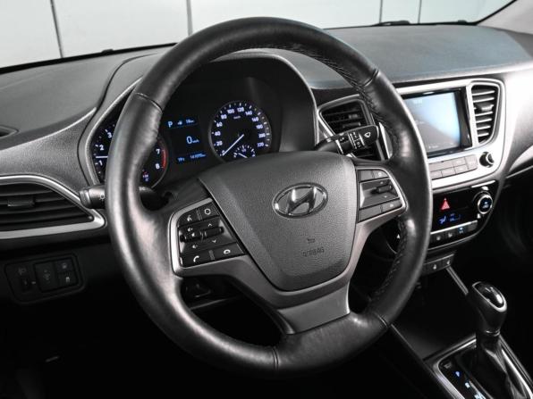 Hyundai Solaris II с пробегом 2018 года, цена 1 459 000 рублей, 141070 км, седан, Автокод Объявления