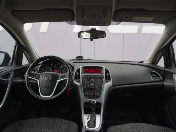 Opel Astra J Рестайлинг с пробегом 2013 года, цена 859 000 рублей, 130972 км, седан, Автокод Объявления