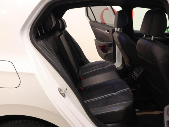 Volkswagen Golf VIII с пробегом 2022 года, цена 2 670 000 рублей, 59000 км, хэтчбек, Автокод Объявления
