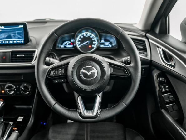 Mazda Axela III Рестайлинг с пробегом 2017 года, цена 1 270 000 рублей, 129628 км, седан, Автокод Объявления