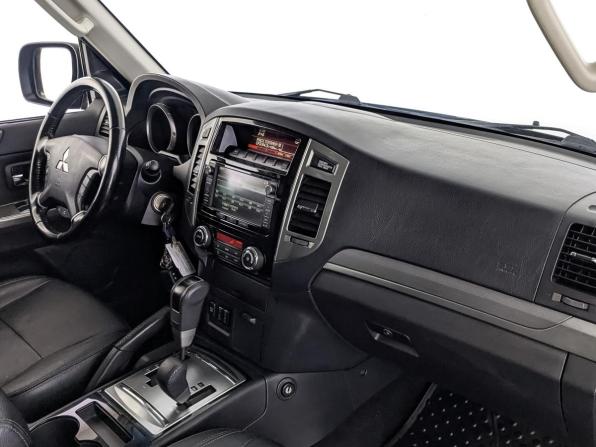 Mitsubishi Pajero IV Рестайлинг 2 с пробегом 2015 года, цена 2 585 000 рублей, 114877 км, внедорожник, Автокод Объявления