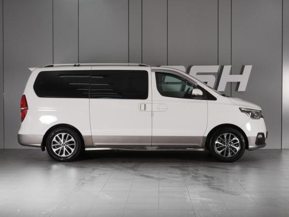 Hyundai Grand Starex I Рестайлинг 2 с пробегом 2018 года, цена 3 345 000 рублей, 140713 км, минивэн, Автокод Объявления
