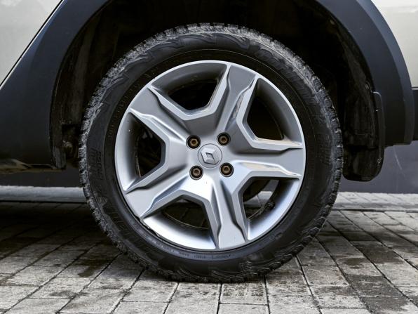 Renault Logan II Рестайлинг с пробегом 2019 года, цена 1 020 000 рублей, 93208 км, седан, Автокод Объявления