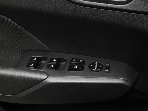 Hyundai Solaris II с пробегом 2017 года, цена 1 300 000 рублей, 182671 км, седан, Автокод Объявления