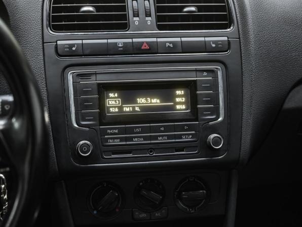 Volkswagen Polo V Рестайлинг с пробегом 2016 года, цена 989 000 рублей, 198982 км, седан, Автокод Объявления