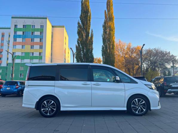 Honda Stepwgn V Рестайлинг с пробегом 2020 года, цена 2 509 200 рублей, 80780 км, минивэн, Автокод Объявления
