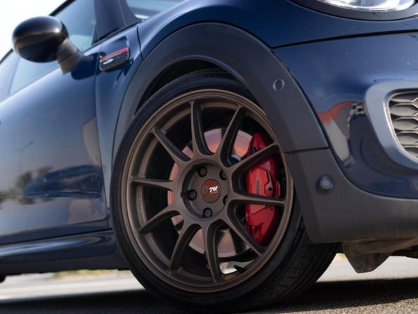 Mini Hatch III (F55/F56) Рестайлинг с пробегом 2018 года, цена 2 679 700 рублей, 110000 км, хэтчбек, Автокод Объявления
