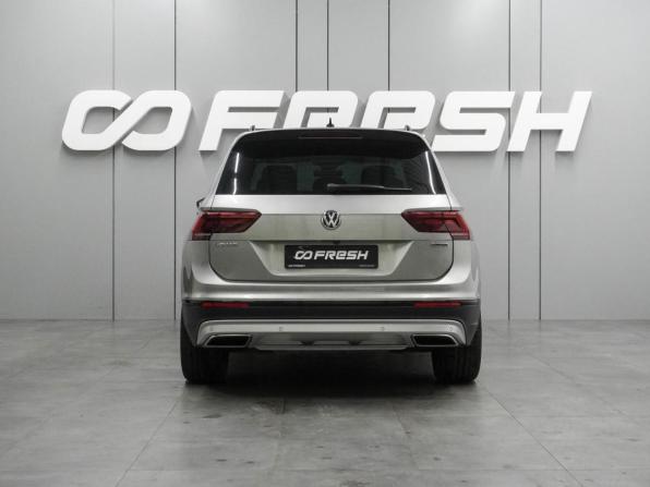 Volkswagen Tiguan II с пробегом 2019 года, цена 2 344 000 рублей, 194692 км, внедорожник, Автокод Объявления