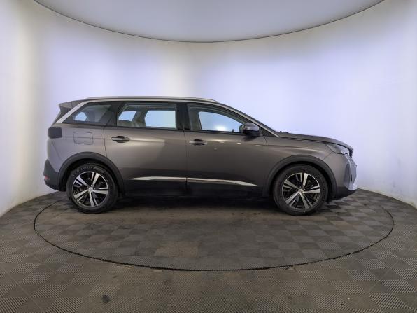 Peugeot 5008 II Рестайлинг с пробегом 2021 года, цена 3 165 000 рублей, 8200 км, внедорожник, Автокод Объявления