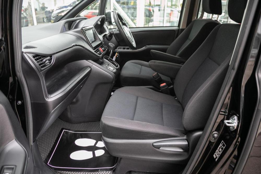 Toyota Noah III (R80) Рестайлинг Иркутск  - изображение 18