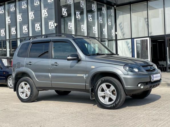 Chevrolet Niva I Рестайлинг с пробегом 2017 года, цена 884 000 рублей, 52000 км, внедорожник, Автокод Объявления