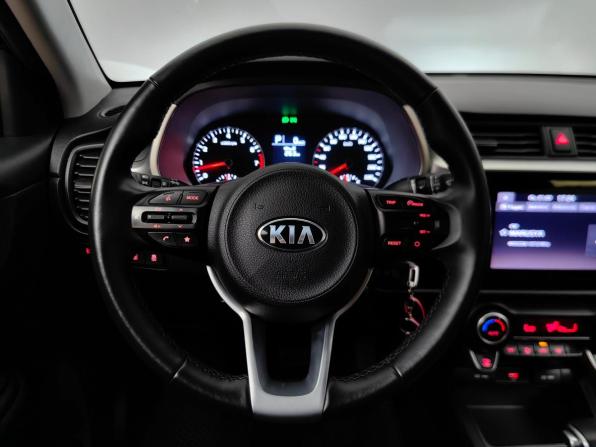 Kia Rio IV Рестайлинг с пробегом 2021 года, цена 1 649 000 рублей, 79267 км, седан, Автокод Объявления