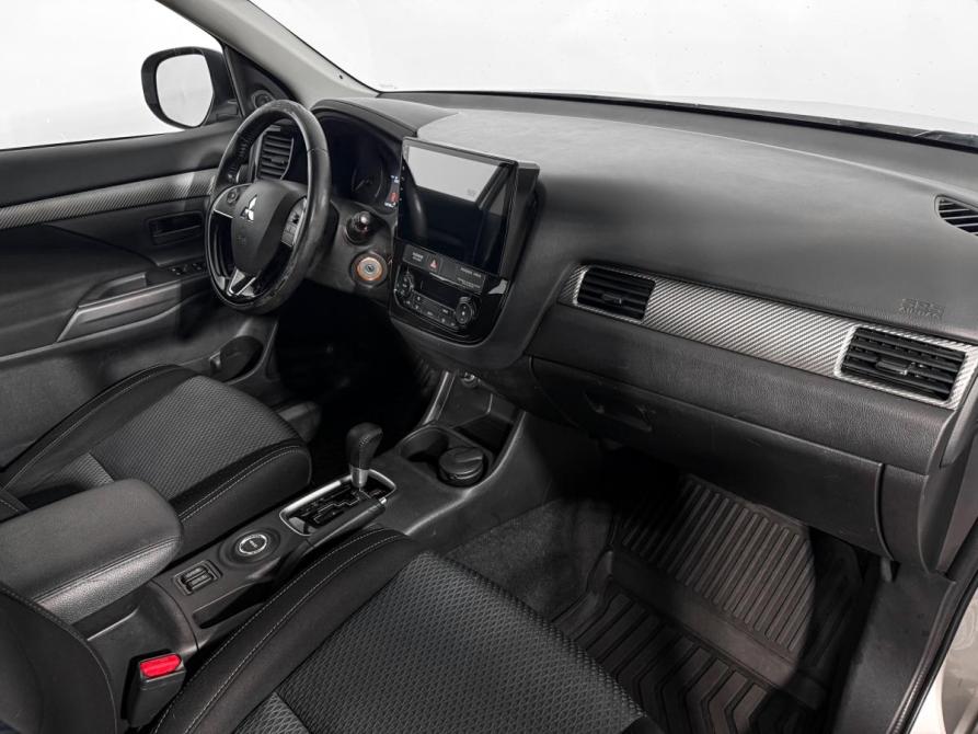 Mitsubishi Outlander III Рестайлинг 2 Санкт-Петербург  - изображение 13