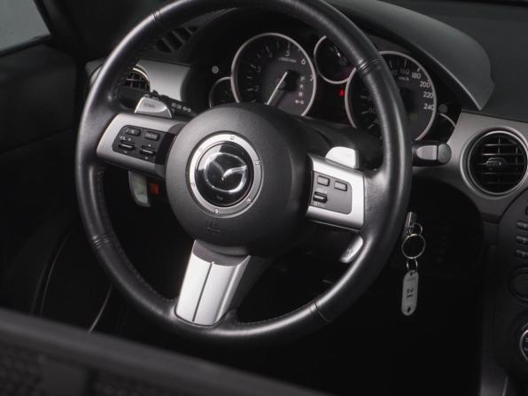 Mazda MX-5 III (NC) Рестайлинг с пробегом 2012 года, цена 2 996 000 рублей, 15622 км, родстер, Автокод Объявления