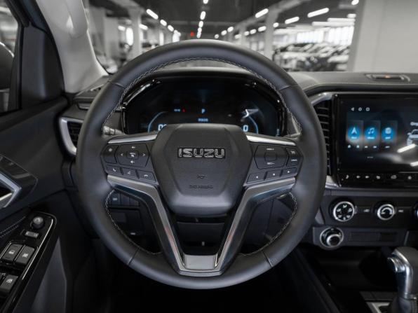 Isuzu D-Max III с пробегом 2026 года, цена 5 100 000 рублей, 288 км, пикап, Автокод Объявления