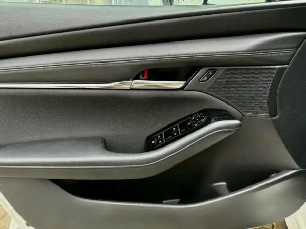 Mazda 3 IV (BP) с пробегом 2019 года, цена 2 200 000 рублей, 52854 км, седан, Автокод Объявления