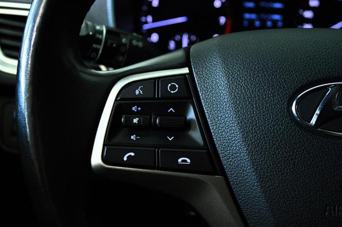 Hyundai Solaris II с пробегом 2019 года, цена 1 325 000 рублей, 71000 км, седан, Автокод Объявления