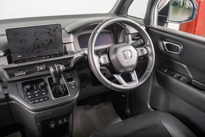 Honda Stepwgn VI с пробегом 2022 года, цена 3 499 000 рублей, 17000 км, минивэн, Автокод Объявления
