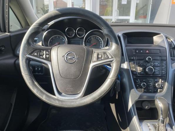 Opel Astra J Рестайлинг с пробегом 2012 года, цена 595 000 рублей, 277000 км, хэтчбек, Автокод Объявления