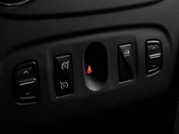 Renault Logan II Рестайлинг с пробегом 2018 года, цена 699 000 рублей, 302009 км, седан, Автокод Объявления