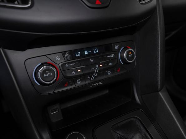 Ford Focus III Рестайлинг с пробегом 2017 года, цена 1 290 000 рублей, 64057 км, седан, Автокод Объявления