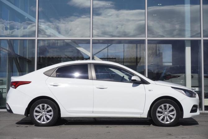 Hyundai Solaris II с пробегом 2017 года, цена 1 075 000 рублей, 185383 км, седан, Автокод Объявления