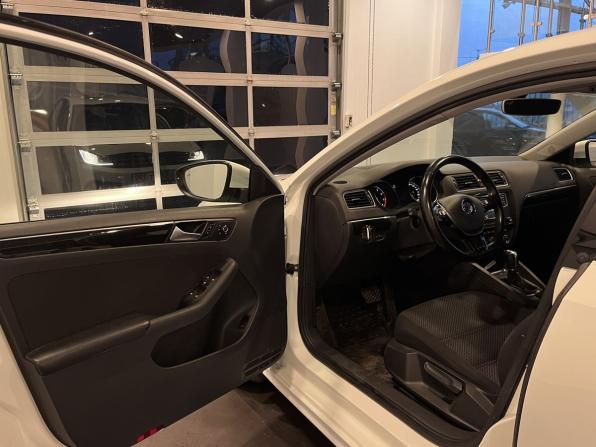 Volkswagen Jetta VI Рестайлинг с пробегом 2018 года, цена 1 495 000 рублей, 174471 км, седан, Автокод Объявления